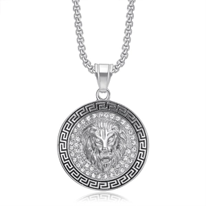 Collier médaillon tête de lion argenté avec strass brillants et bordure grecque chic