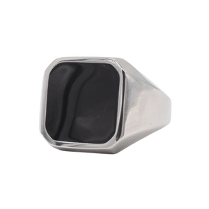 Chevalière classique pour homme en acier inoxydable avec incrustation carrée noire laquée