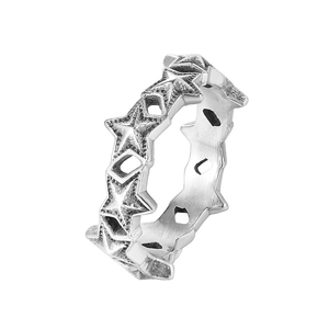 Detailed view of the vintage silver star-shaped interlocking band in titanium steel