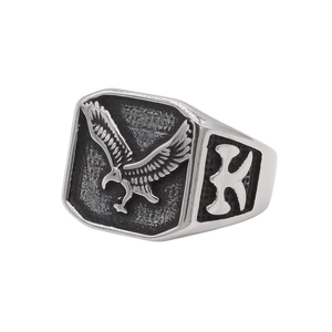 Anello in Acciaio al Titanio con Aquila in Rilievo Vintage Uomo Donna Retro Punk Anello Sigillo Argento Ossidato Gioielli Biker