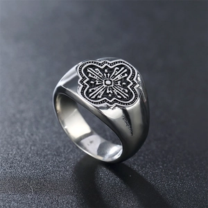 Retro stainless steel signet ring for men with vintage cross pattern and silver-black finish