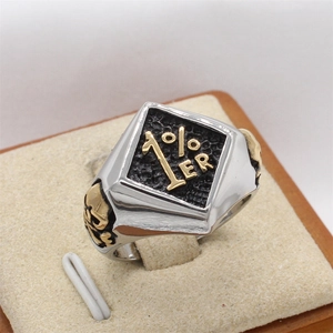 Vintage steel ring for men featuring golden 1% ER logo and skull relief on the side