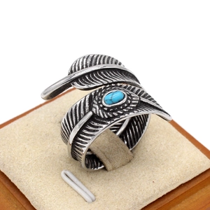 Retro feather ring with turquoise stone inlay in vintage silver stainless steel