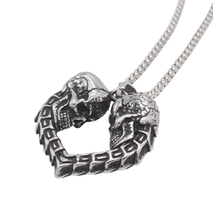 Collana con ciondolo a teschio a forma di cuore in stile punk gotico argento vintage