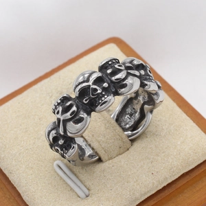 Bague crâne rétro punk pour hommes en acier inoxydable avec reliefs sculptés détaillés
