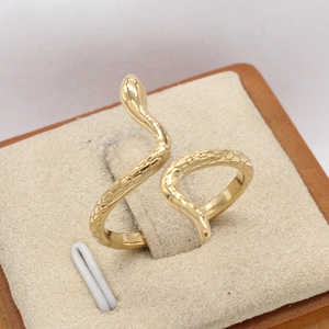 Bague serpent dorée vintage avec texture d'écailles en acier inoxydable poli ajustable