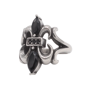Vintage-Ring aus Titanstahl im Gotik-Stil mit Fleur-de-Lis und schwarzen Steinen