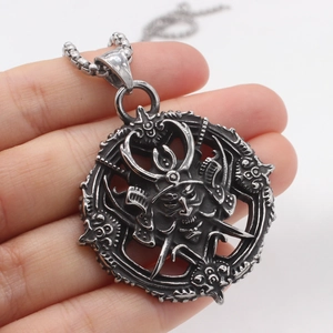 Men's retro Viking warrior shield pendant in vintage titanium steel with box chain necklace