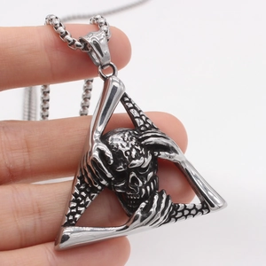 Gothic silver skull triangle pendant necklace in stainless steel with box chain