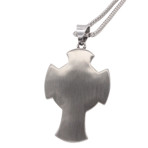 Pendentif croix en acier titane brossé argenté avec chaîne à boules pour hommes