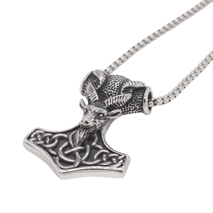 Pendentif marteau de Thor bélier Viking vintage avec motif celte et chaîne gourmette