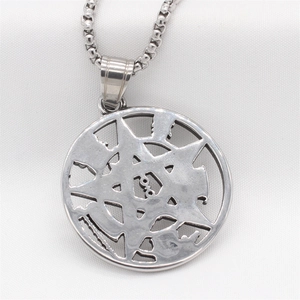Collana con ciondolo pentagramma in acciaio inossidabile e retro traforato geometrico
