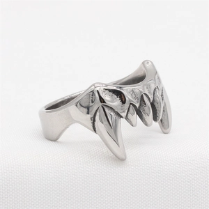 Bague gothique vintage dents de monstre pour hommes en acier titane argenté robuste