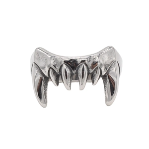 Bague fangs de monstre gothique en acier inoxydable argenté avec finition punk