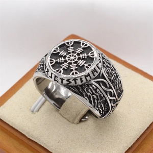 Retro Viking Vegvisir compass ring in stainless steel with Nordic rune engravings