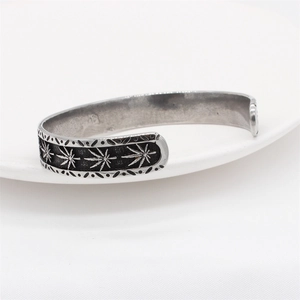 Retro maple leaf engraved men's stainless steel open cuff bracelet with black enamel detail
