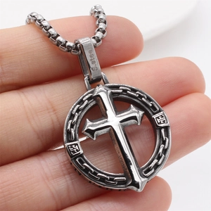 Pendentif croix rétro pour hommes en acier inoxydable argenté avec chaîne à double couche