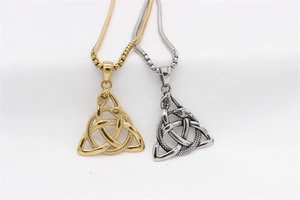 Détails des pendentifs triangle serpent celtique rétro en acier finition dorée et argentée