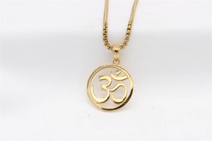 Collier à pendentif Om doré poli avec une chaîne box fine et un symbole sacré indien