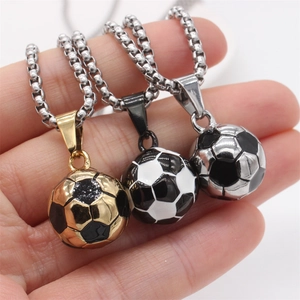 Pendentif football pour homme en or, argent et noir avec chaîne robuste en acier