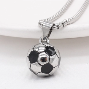 Collier avec pendentif ballon de football en acier inoxydable argenté pour hommes