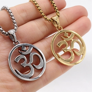 Colliers pendentifs Om polis en acier inoxydable argent et or avec chaînes boîte ronde