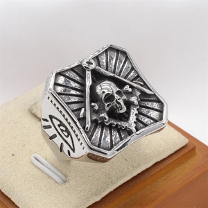 Retro stainless steel masonic skull ring featuring freemason compass and square symbols