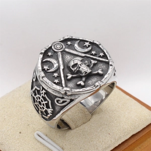 Vintage silver skull stainless steel ring with gothic relief and compass detail
