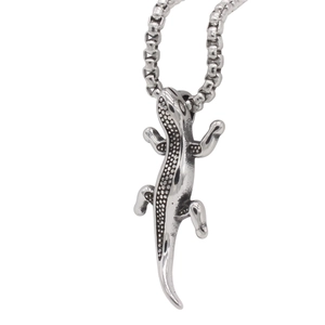 Collana con ciondolo a forma di lucertola in argento retrò in acciaio al titanio punk