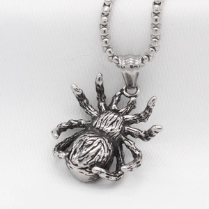 Retro spider pendant necklace in vintage silver steel finish with box chain for men