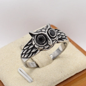 Vintage stainless steel owl ring for men featuring detailed feather texture and black gemstone eyes