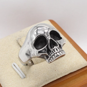 Retro punk style silver skull ring for men made of durable stainless steel