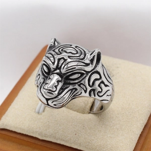 Retro stainless steel cheetah head ring for men with vintage finish and animal textures