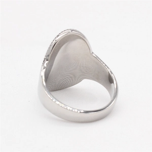 Anello sigillo vintage bohémien argento con finitura liscia e struttura a fascia larga