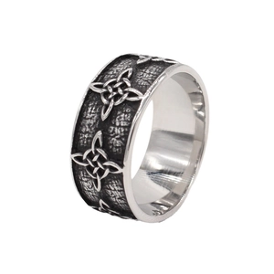 Retro Celtic knot pattern ring in black stainless steel for men with embossed silver details