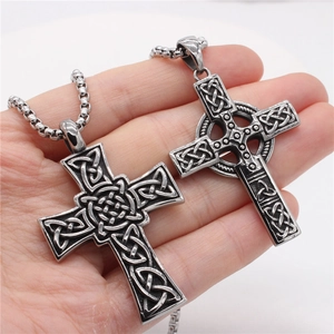 Colliers pendentifs croix celtique viking vintage en acier rétro avec chaînes box