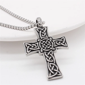 Collier pour hommes avec pendentif croix viking celtique rétro en argent antique
