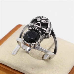 Retro punk skull ring in silver stainless steel with a faceted black gemstone center