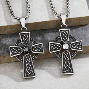Pendentif Croix Celtique Vintage en Acier au Titane pour Hommes Rétro Vieilli Nœud Celtique Pendentif Seul Sans Chaîne Strass Incrusté Collier Gothique Bijoux