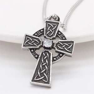 Collier pendentif croix celtique viking rétro avec zircon et chaîne serpent argentée
