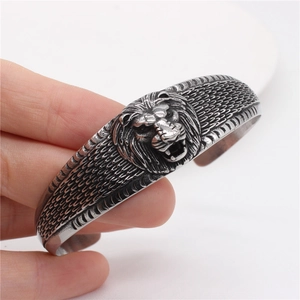 Retro lion head cuff bracelet for men in vintage silver finish with scale texture
