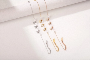 Détails de bracelets minimalistes en acier inoxydable avec perles et zircons