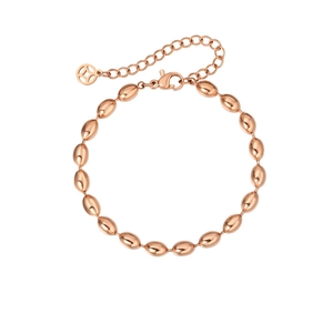 Dettaglio del bracciale a sfere ovali in oro rosa con chiusura a moschettone e ciondolo