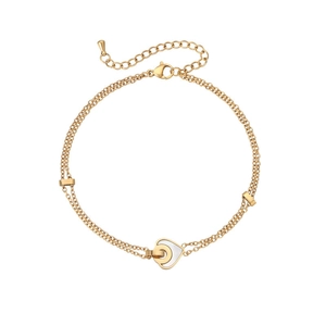 Détail du bracelet double couche en acier titane doré avec pendentif cœur en nacre et fermoir