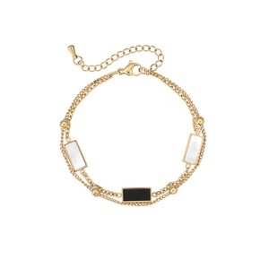 Bracelet double chaîne dorée avec breloques rectangulaires en nacre et fermoir homard