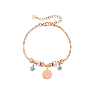 Détail du bracelet chaîne serpent or rose avec breloque œil et perles turquoise