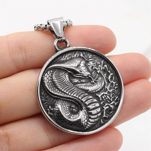 Vintage Titanium Steel Cobra Embossed Round Pendant Necklace For Men Retro Antique Finish Cobra Totem Jewelry Accessory