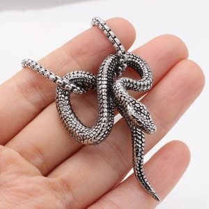 Retro gothic silver snake pendant necklace for men with detailed scales and box chain