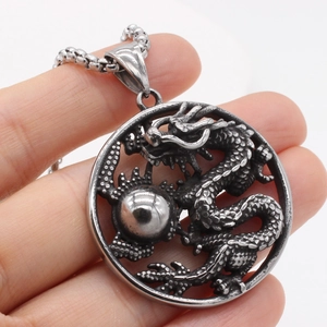 Collier avec pendentif dragon rétro en acier inoxydable, sphère polie et chaîne