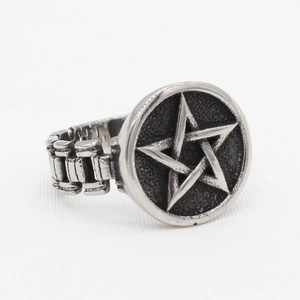 Retro punk star ring with industrial chain band made of polished silver steel
